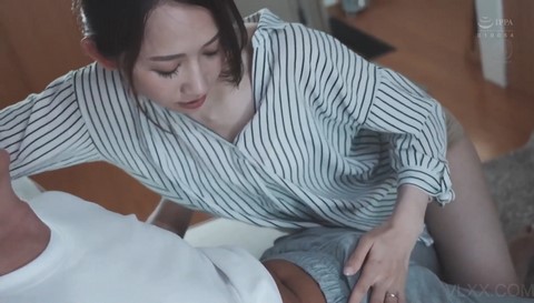 Nện cô bạn vú hồng quá phê luôn Kana Mito